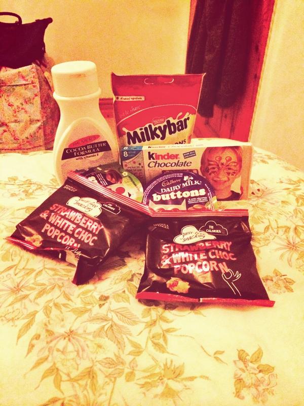 Sleepover time 😋 #buttontime #popcorntime #kindertime #cocobuttertime #massagetime <a href="/EmmaStaddon/">Emma Staddon</a>