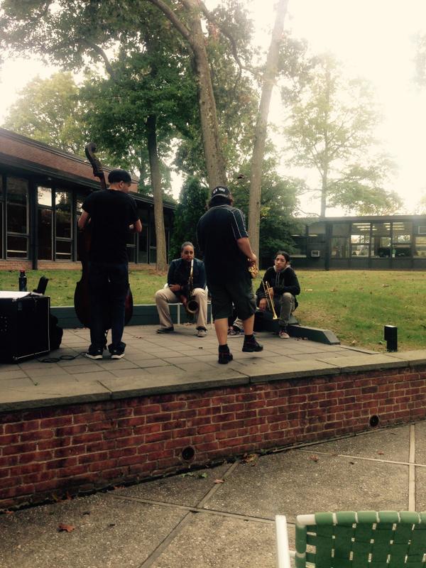 FTCPerformingAC's tweet photo. On any day, you can catch @FiveTownsNY students "jamming" on our outdoor stage! This is why #FTC is a #GreatPlaceToBe http://t.co/YylDVmtz08