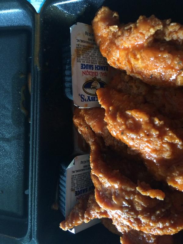 Veshnego's tweet photo. @Zaxbys I can't believe your Jacksonville Oakleaf store. I called to complain and I was hung up on. http://t.co/yPJBWFRy50