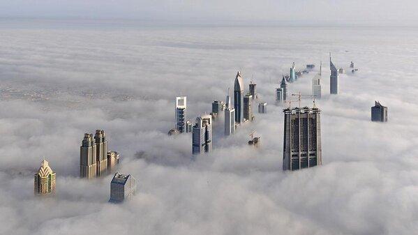 SintesisMexico's tweet photo. Rascacielos de Dubai entre la niebla. http://t.co/nIFC7C2u8a