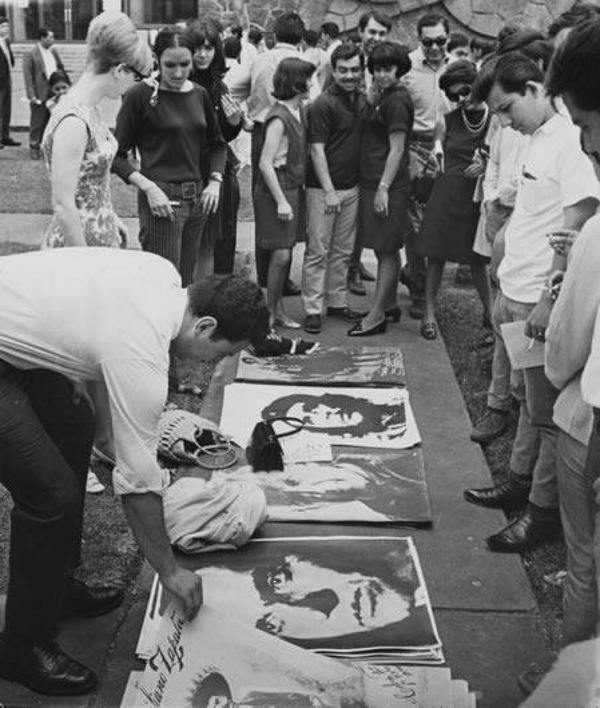 MaikaDominguez's tweet photo. #ArteYCultura "Retrato de una fotografía 6/8" por AndresLP2 #2deOctubreNoSeOlvida #2octmx http://t.co/HuxJvVAiCq
