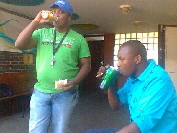 Villa_UFS's tweet photo. Conversing over Teekan. http://t.co/e8NfeB3NIM