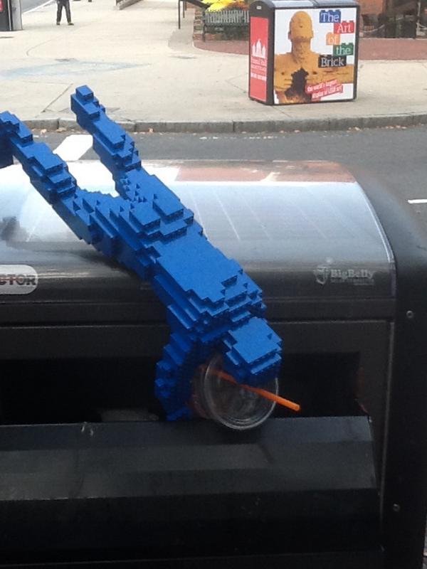 OwnSomeArt's tweet image. The #Hugman from "The Art of the Brick" @FaneuilHall helping clean up today @NotifyBoston #BostonBricks #NotifyBoston