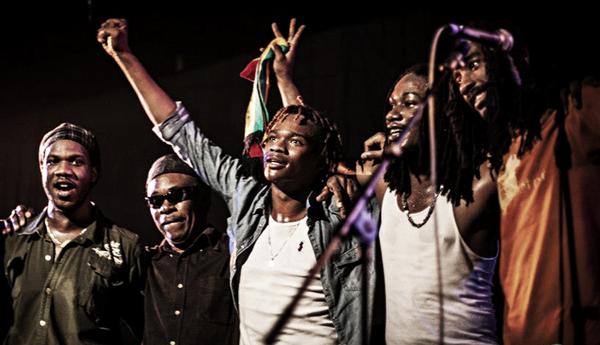 DJYendis's tweet photo. Playing now @Ragingfyah - Brave on Hard Drive Show @reggaespacecom http://t.co/Y7iSco70dW #yendis #reggaespace http://t.co/2nLNCKfQrp