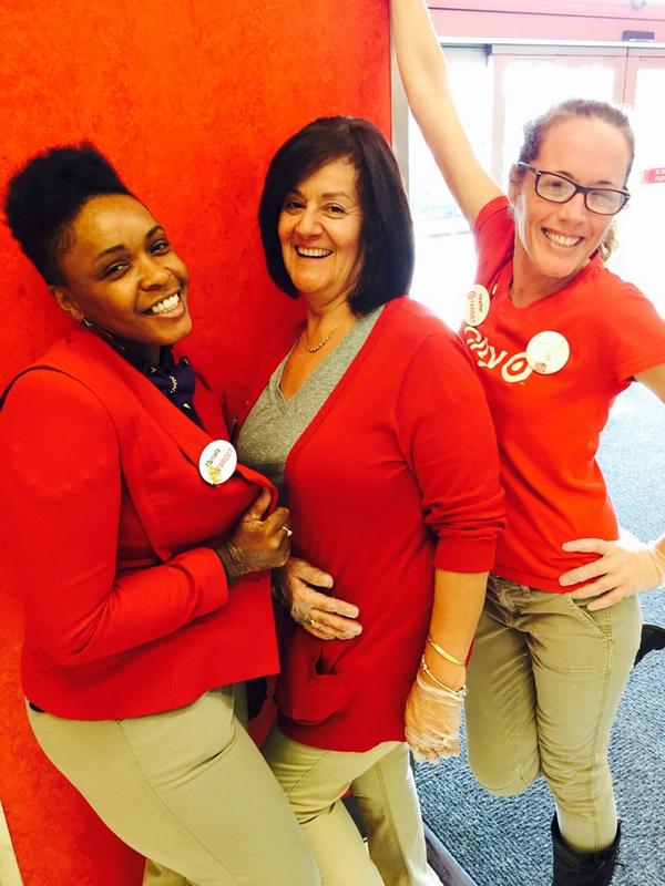 Meet the awesome ladies that achieved 100% cashier friendliness scores! #friendlyin2
