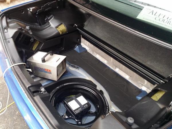 MFinishdetail's tweet photo. Mercedes SLK Int Valet and @AutosmartUK  #Aromatek in action prices from £80 @pvdapproved  @UKDNVDirectory #smellycar http://t.co/0XU0StjaFr