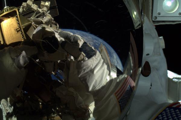 Guilty pleasure to turn the camera upon thyself during a #spacealk