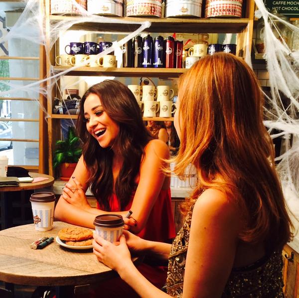 Carmex's tweet image. Get the DL on @shaymitch 's blog as well as her fave #lipbalm -Carmex Moisture Plus! Airing on @OKTVUSA soon!