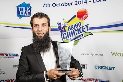 ACricketAwards's tweet photo. #ThrowbackThursday - Professional Player of the Year .@MoeenAli receiving his award #ACA2014 @WorcsCCC @ECB_cricket http://t.co/duecxNV8Xn