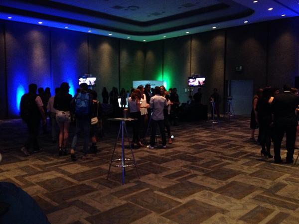PSAV_EXPOGDL's tweet photo. La fiesta inicia en el #kissingRoom de #MinervaFashion2014 http://t.co/aDJitW8mix