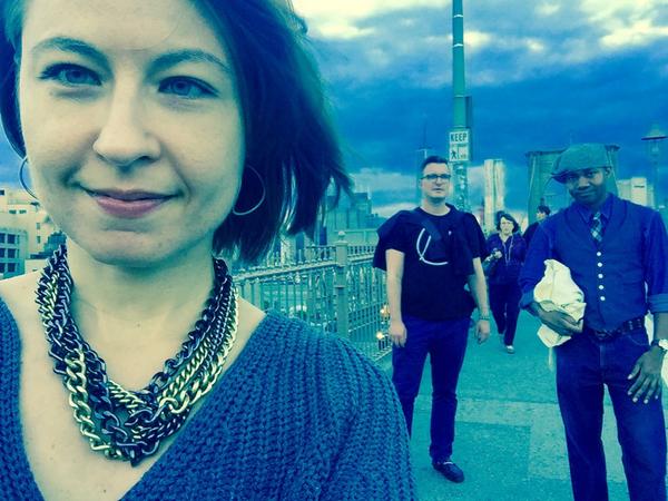 applejuicekid's tweet image. @svitlanax @djspooky @mitpress walking across the Brooklyn Bridge for the #imaginaryApp