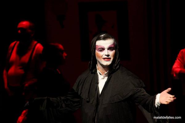 Divertit i entretingut "Cabaret de morts" per <a href="/Noscarmientas/">Falla Noscarmientas</a> #Teatre on.fb.me/1xmYzuR #TeatreFaller #Falles