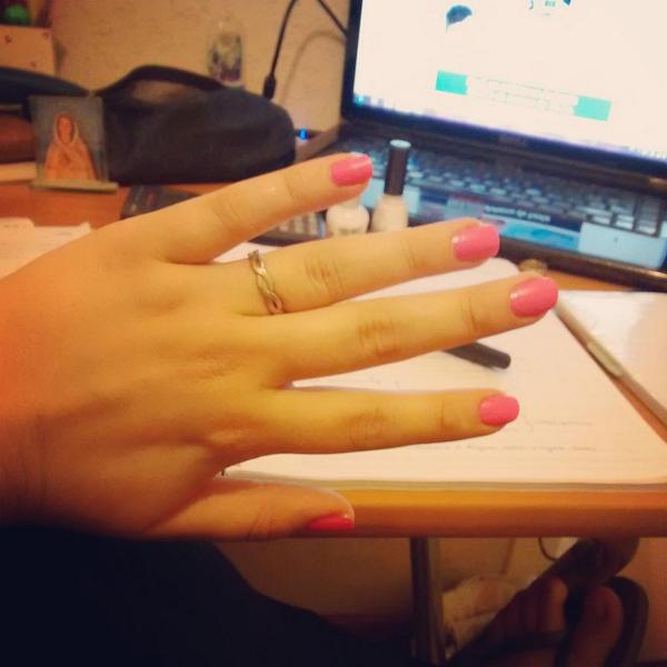 wanamoura's tweet photo. Uñas de color rosa Todo el mes! Yo me sumo #nailfies #CancerDeMama @connieansaldi http://t.co/ufJrIcIkTK