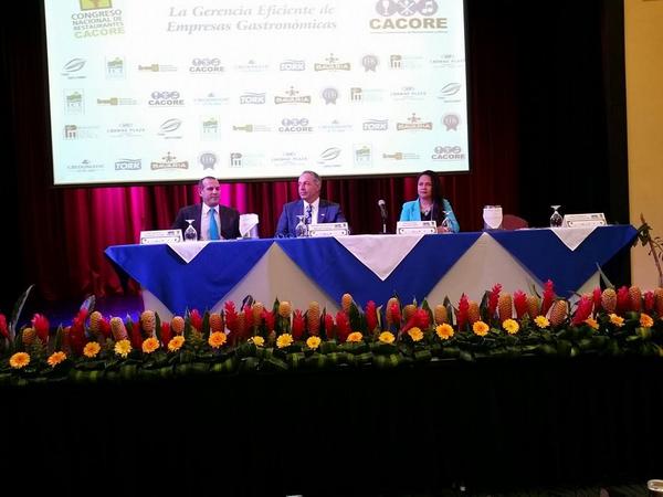 CACORE_CR's tweet photo. Ministro de #Turismo de #CostaRica, Presidente de #CACORE en el IV Congreso Nacional de Restaurantes de @CACORE_CR http://t.co/zqdTLKVpVw