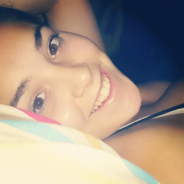 BeaGF4's tweet photo. Brindemos por que los sueños sean más fuentes que los miedos.🍸🍸 ¡Buennnas noches. http://t.co/NfsS9ilI08