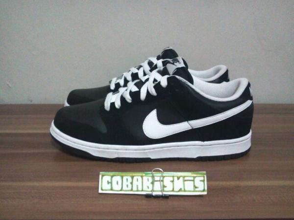 checklist_ID's tweet photo. [WTS] NIKE DUNK LOW | SIZE 9/42,5 | BNWOB http://t.co/YvWz3HzpK5