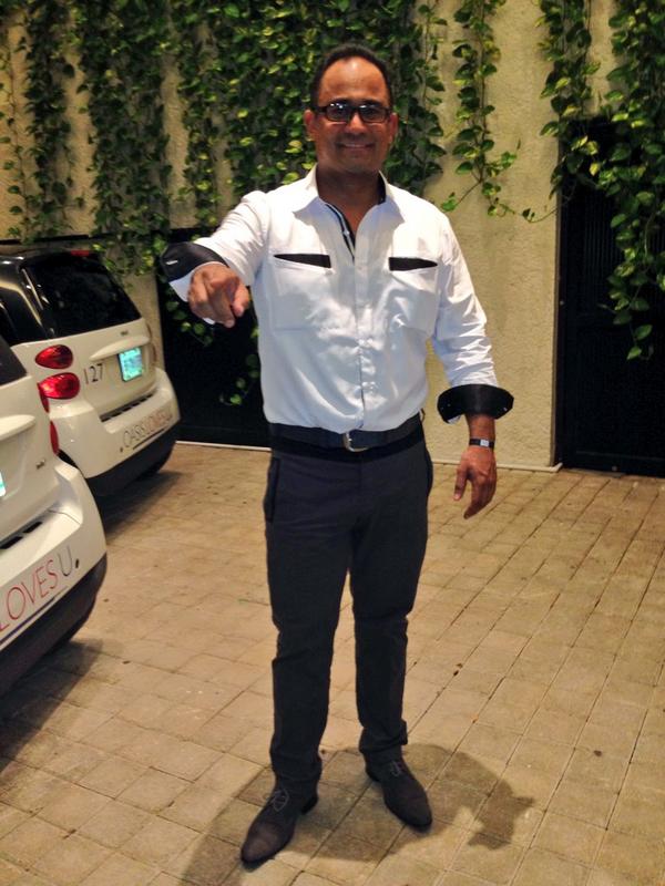 CARLOSH_DJ's tweet photo. Ya listos y en camino al show de hoy en @CocoBongoShow en CANCÚN y estoy vistiendo un diseño de @johnfrankalza http://t.co/CpMnr4KGBr