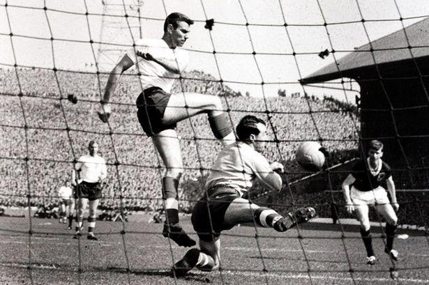 Happy 78th Birthday to Peter Swan 301 games for 1955-72 & 19 Caps for England. 