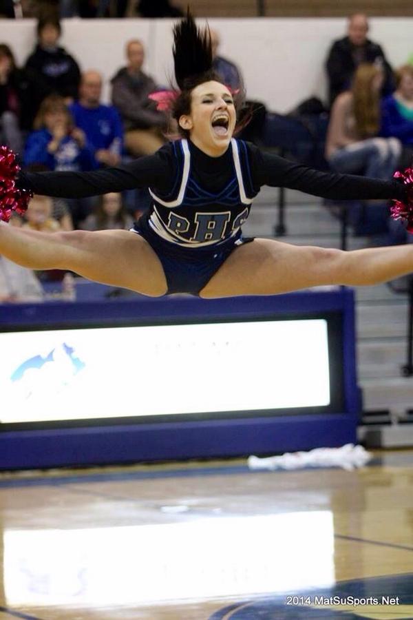 ChelseaDICK_'s tweet image. Basketball vs Football😂 it's just so funny 😭😭 #samefaces