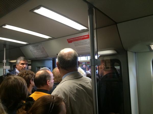 Heute startet #intergeo wegen vollen S-Bahnen eine Stunde später. #GDL sammelt wieder Pluspunkte. Danke, nicht