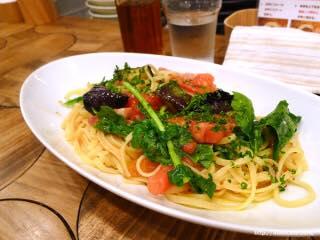 tabearuki_diary's tweet photo. 吉祥寺 ヒラタパスタ

自家製生麺と色とりどりの有機野菜でつくるオシャレなパスタは観るものを魅了させ食欲をそそられてしまう。オシャレな店内もこの店の魅力の一つ。
http://t.co/QdKnKnYPip http://t.co/uMx689lsIZ
