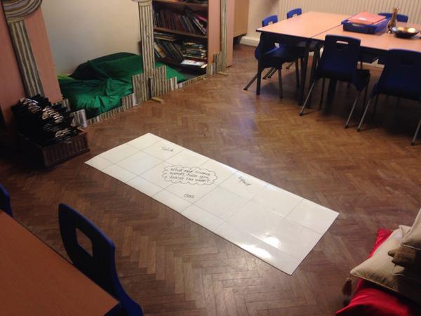 monteneyY4's tweet image. An off cut of Lino can be used as a &apos;walk way of words!&apos; #flexiblelearningenvironments