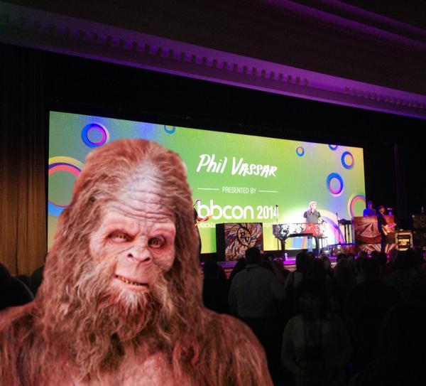 patrickRsimonis's tweet image. Squatch out Phil Vassar, your biggest fan is here tonight! #bbcon #believe