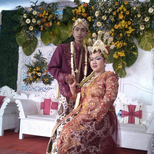 ranie_awan's tweet photo. My wedding http://t.co/DozhWXp4eC