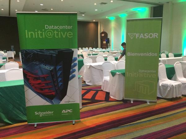 FasorSV's tweet photo. En los preparativos finales #DataCenterInitiative 2014 http://t.co/TQsMMwC75t