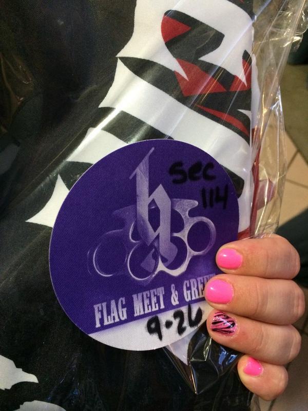 hoover3352's tweet image. @BrantleyGilbert even tho no one knew were my first meet &amp;amp; greet pass was, still got to meet him #$800Laters #2flags