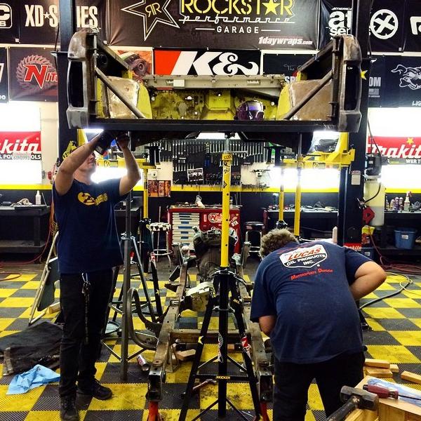 Rockstar_Garage's tweet image. It&apos;s gonna be a late night! #rockstarbronco #frameoff #powdercoat #rockstarbronco