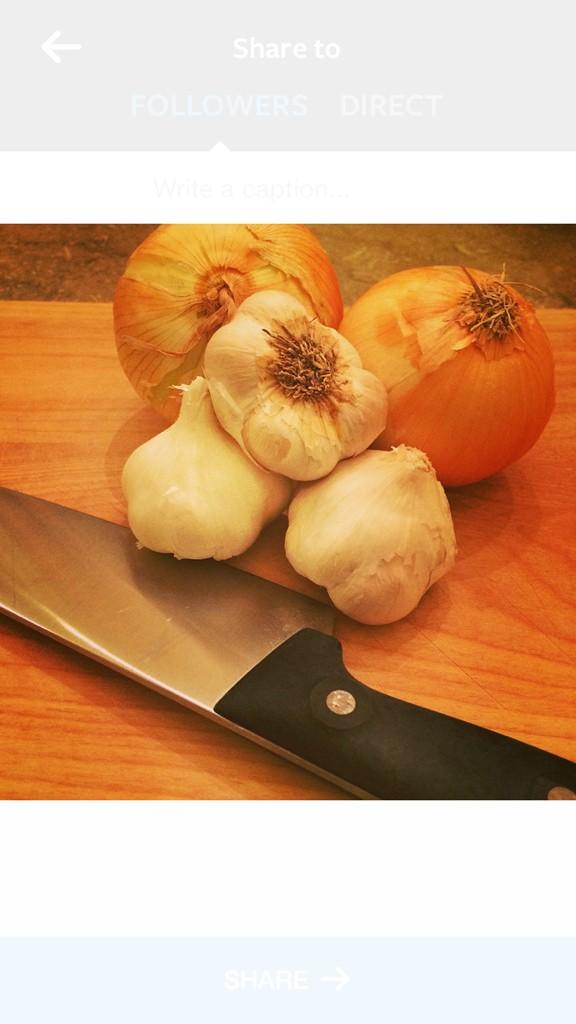 agypsymoon's tweet photo. Got my cutting board, my knife, a couple if onions and some garlic... R#kitchnschool http://t.co/8ozTjrqB8h