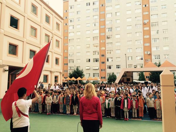 Uzun bir tatilin ardından tüm öğrenci ve öğretmenlerimize günaydın...