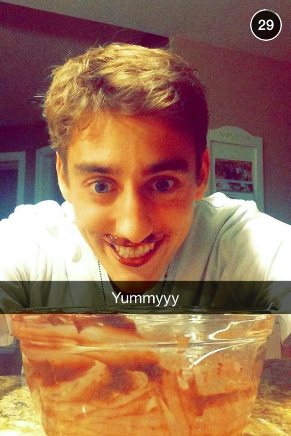 LIVIL0UWH0's tweet photo. Love you thanks for being part of my family were all gonna miss you! Go get em Jems! #seeyouatmyhomecoming http://t.co/ixqlA2yeon