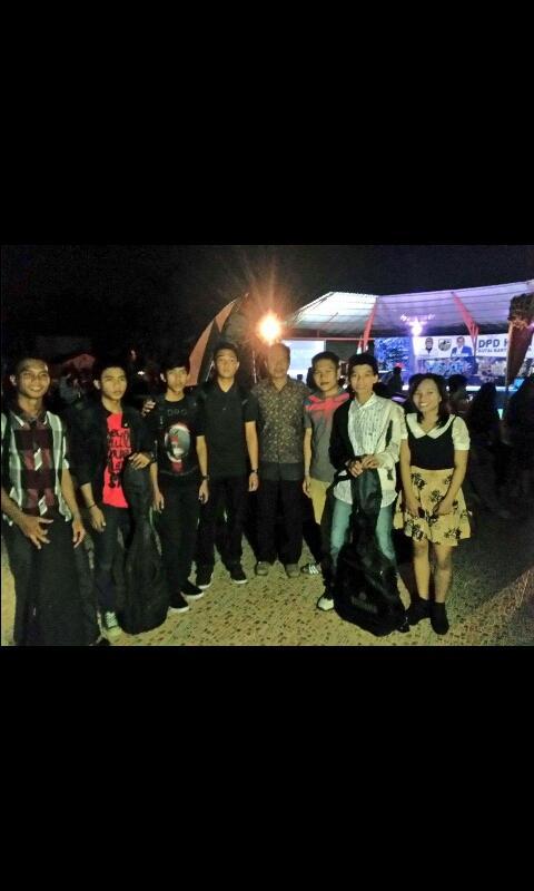 JazzaBand's tweet photo. Perform kedua at taman ulin http://t.co/D8xugXGULO