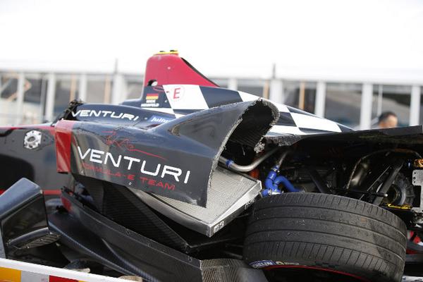 It was the crash that sent #FormulaE viral but how did Nick Heidfeld walk away unhurt? tinyurl.com/lkqoxp6
