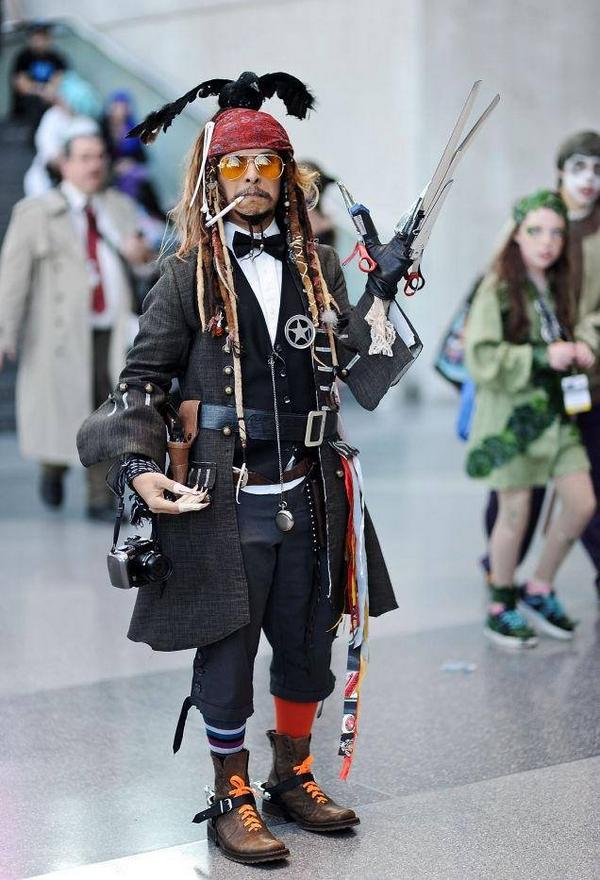 AlmaIllescas's tweet image. &quot;@verne: Este fan de Johnny Depp se ha disfrazado de 15 de sus personajes A LA VEZ cort.as/I1Gc http://t.co/iq2BUhqi1R&quot;