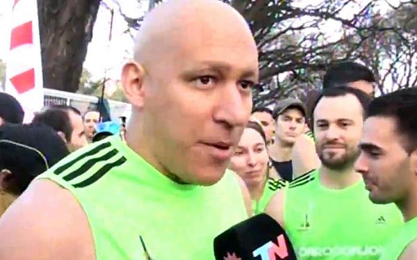 Jonas Gutierrez runs Buenos Aires marathon to help raise awareness of testicular cancer htp://fw.to/ORB9W0c (Pic: TN)