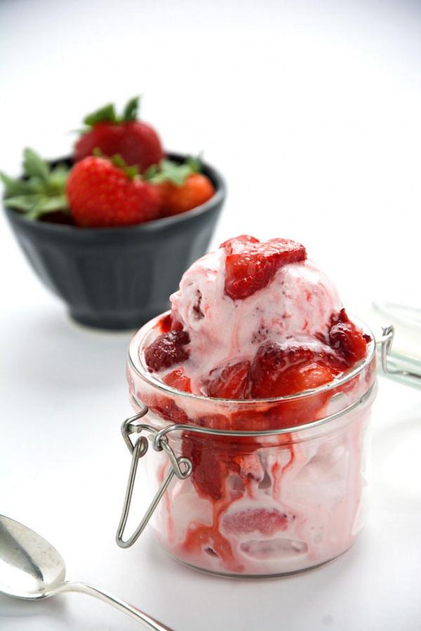 {NEW} Roasted Strawberry Cheesecake Ice for #CookingforaCure! #recipe #ontheblog bit.ly/1seTrYf