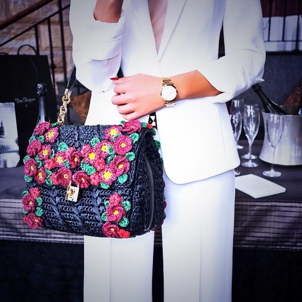 emadele1's tweet photo. Dolce and Gabbana @sfbofficial @dolcegabbana #fashion #dolceandgabbana #florals http://t.co/CsoTcOEG7J