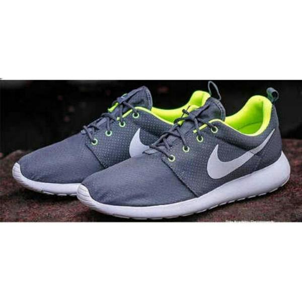 Roshe run Dark Grey. Size:40-45. Price:875K. Free ongkir. <a href="/ROARsneakerss/">•ROARS!!!•</a>  <a href="/FinecutSneakers/">FNCT.SNKRS</a> <a href="/Roshe_Max/">Nike Roshe Max</a> @Recolourshoes