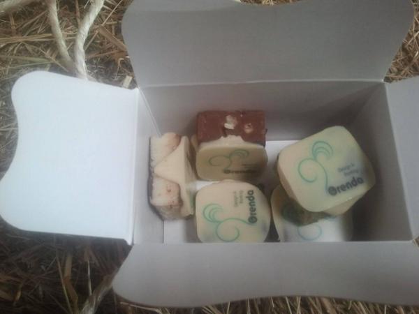 OrendaDesign's tweet image. Al nagedacht over leuke relatiegeschenken voor de Kerst?  Biologische handgemaakte bonbons! #relatiegeschenken