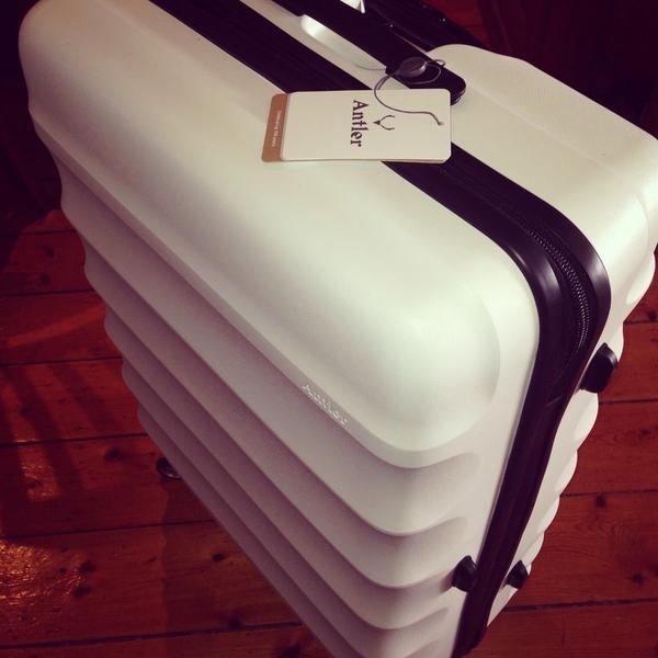 emadele1's tweet photo. @AntlerLuggageOz loving the new toy. And right in time for departure ✈️😍 http://t.co/jKZE7NTj3U