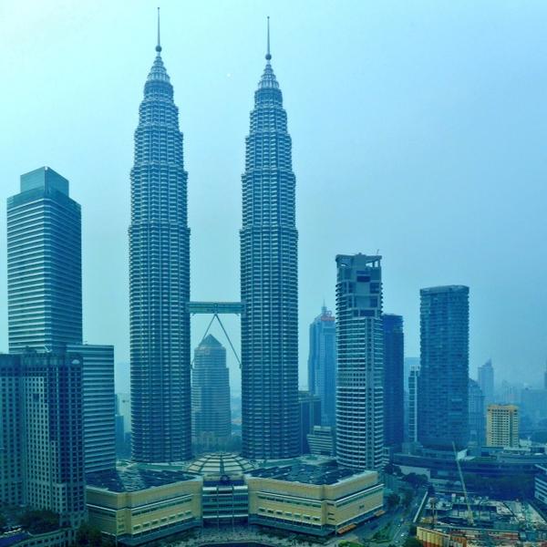 tinytraveller27's tweet photo. View from a very cool bar #petronastowers #kualalumpur #malaysia #travel http://t.co/a7O824Vjzr