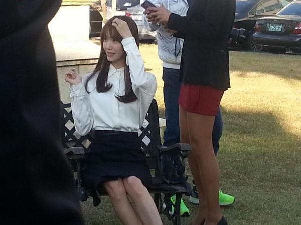 [PIC][15-10-2014]YoonA và SeoHyun xuất hiện tại Đại học Dongguk để chụp ảnh tốt nghiệp vào chiều nay Bz_SHhDCYAEc9-V