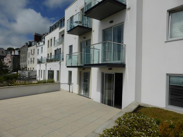 Excellently priced modern apartment.  2 beds/2baths.  £1,250 pcm.  Visit mawsoncollins.com