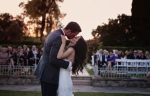 Top 4 Tips For A Perfect First Kiss Photo p.ost.im/2HPvdv #wedding #firstkiss @wedalert @jamiegipson