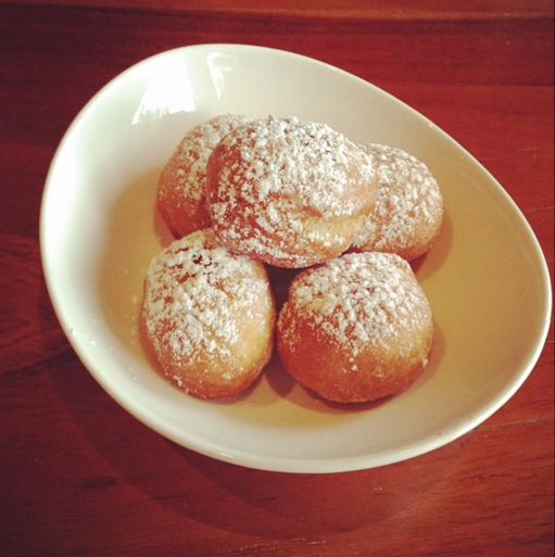 TheCrestToronto's tweet photo. It's never too early to start thinking about house-made mini donuts &amp; strawberry jam from The Crest…#Toronto http://t.co/WFgeOsdDWV