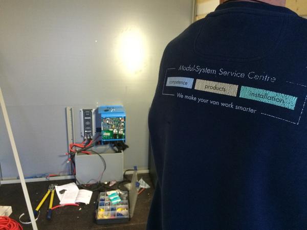 Fiatmannetje's tweet image. Er wordt hard gewerkt door @ModulSystem3 aan de nieuwe #IVECO hybride voor@Enexis #Venlo