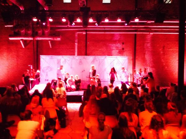 Mooie homemade theater voorstelling van delftse roc studenten over de vraag wel/geen orgaandonor worden. #donorweek